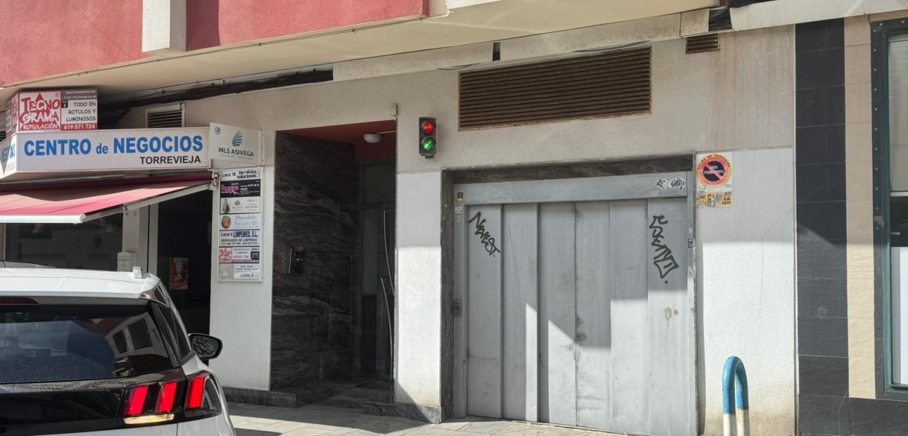 Sale - Garage -
Torrevieja - torrevieja