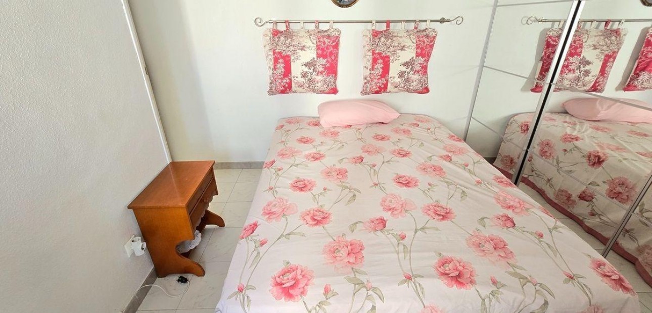 Sale - Apartment / flat -
Torrevieja - torrevieja