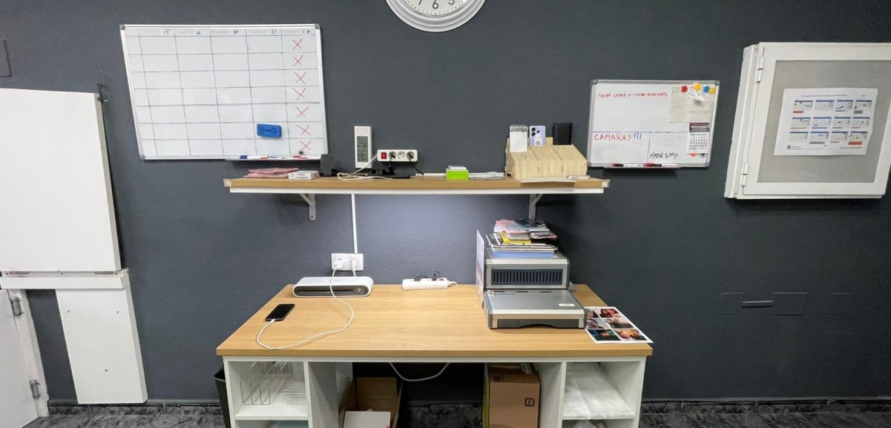 Verhuur - Commercial Unit -
Torrevieja - Centro