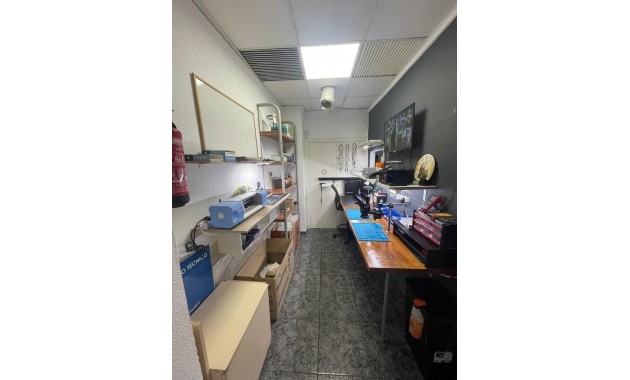 Verhuur - Commercial Unit -
Torrevieja - Centro