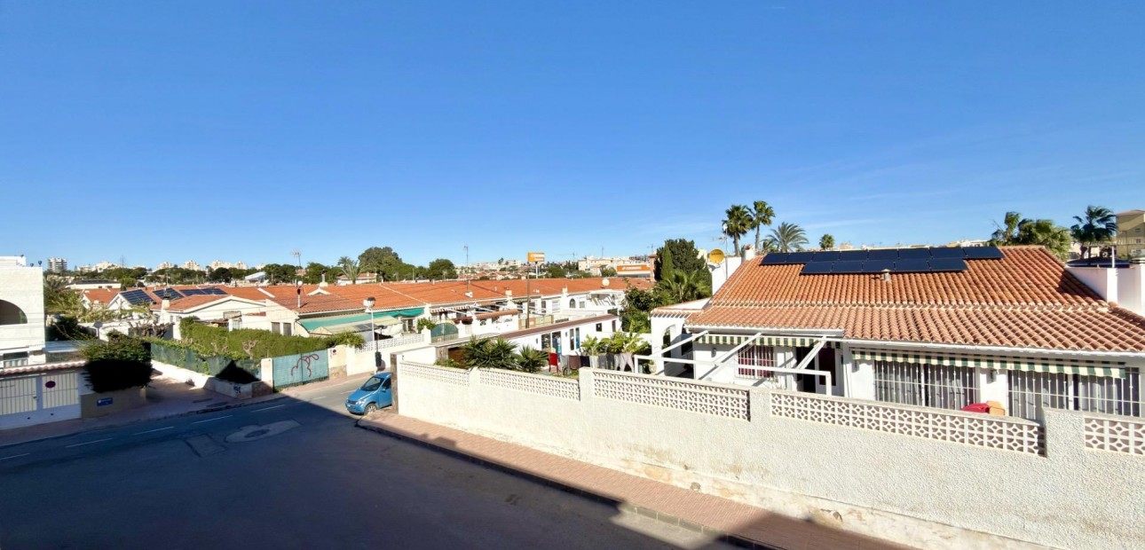 Venta - Apartamento / piso -
Torrevieja - Playa de los Locos