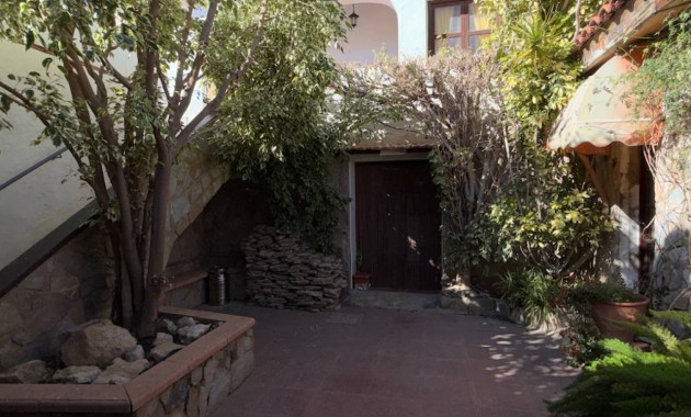 Venta - Finca / Country Property -
Rojales