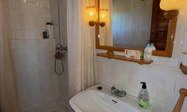 Venta - Finca / Country Property -
Rojales