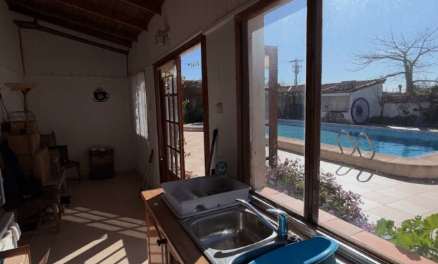 Venta - Finca / Country Property -
Rojales