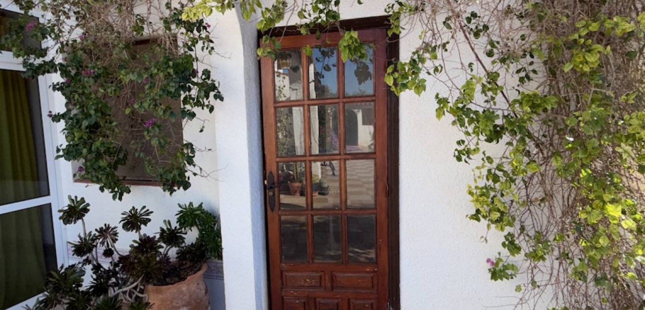 Venta - Finca / Country Property -
Rojales