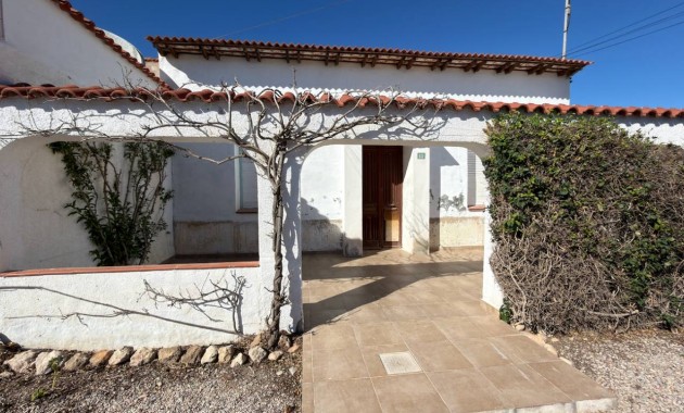 Venta - Finca / Country Property -
Rojales