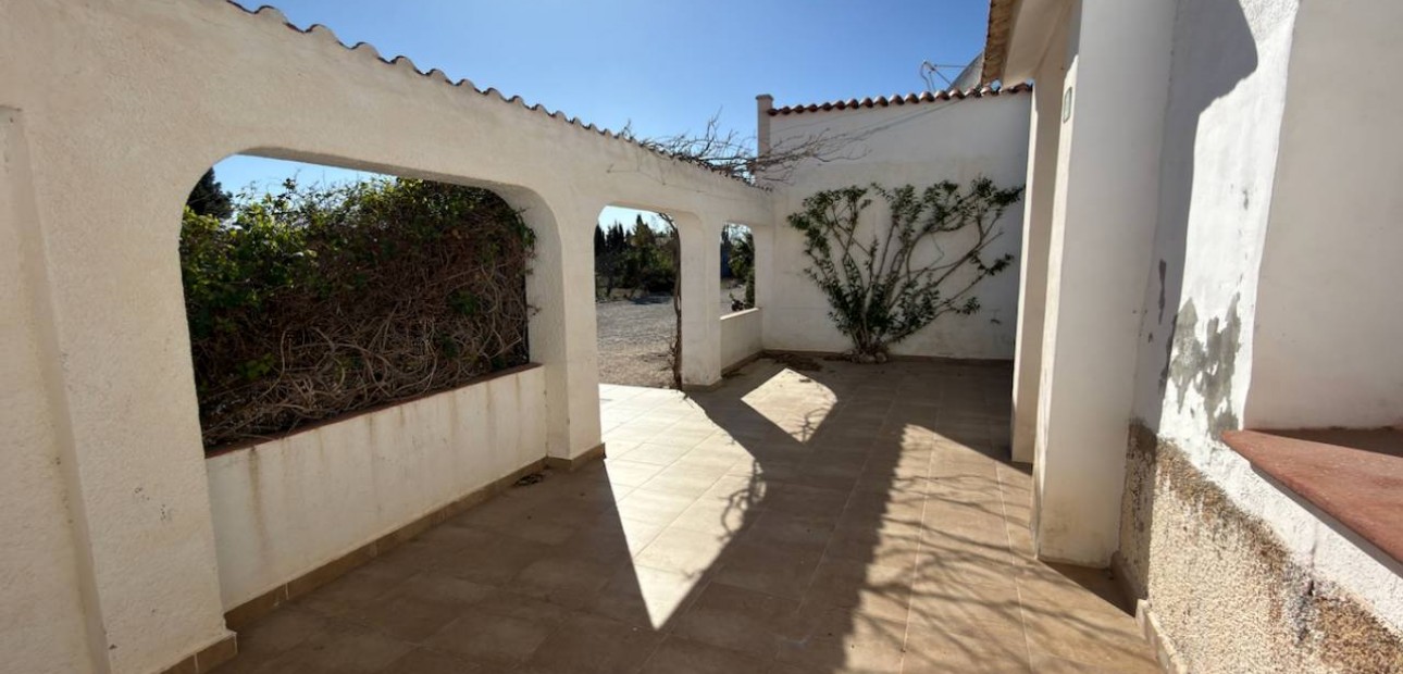 Venta - Finca / Country Property -
Rojales