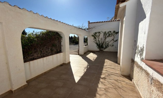 Venta - Finca / Country Property -
Rojales