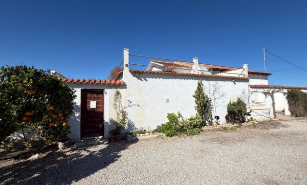 Venta - Finca / Country Property -
Rojales