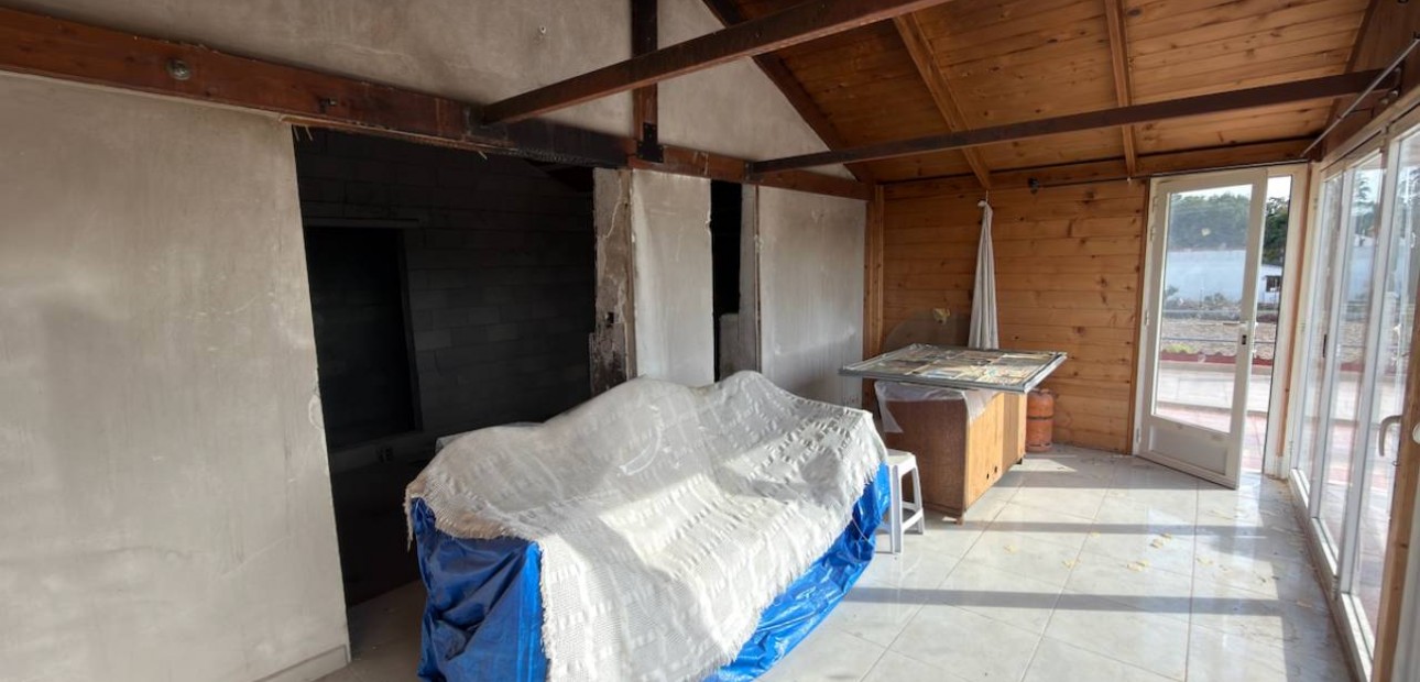 Venta - Finca / Country Property -
Rojales