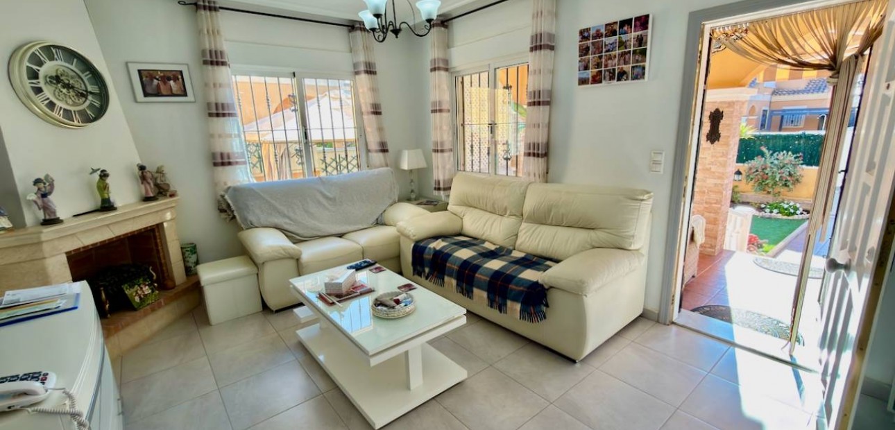 Herverkoop - Villa -
Lo Crispin