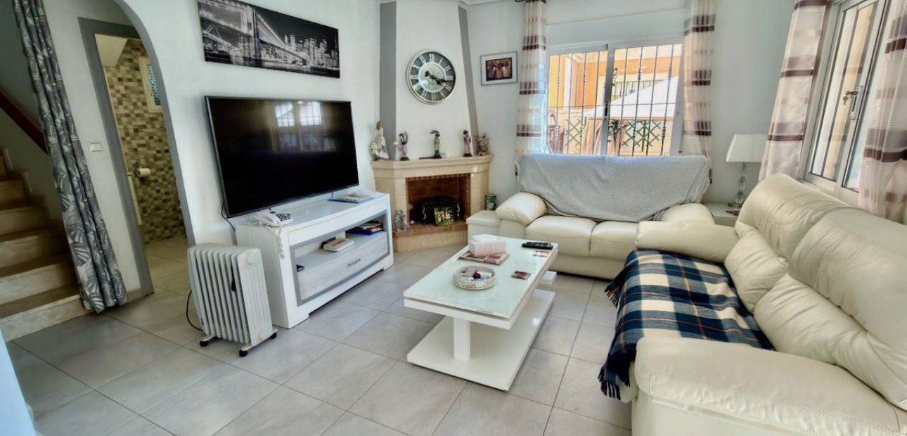 Herverkoop - Villa -
Lo Crispin