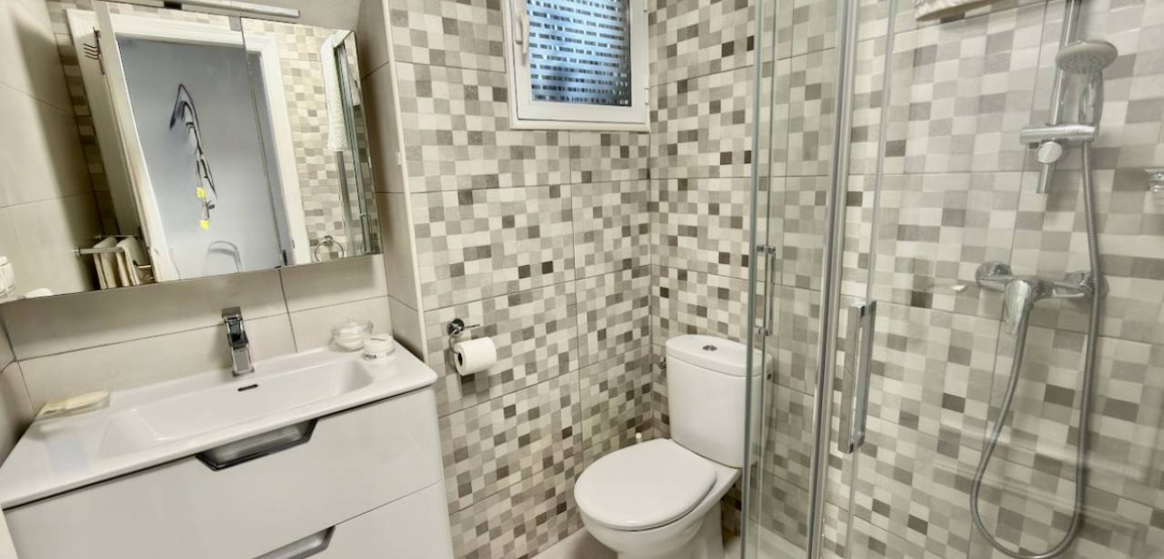 Herverkoop - Villa -
Lo Crispin