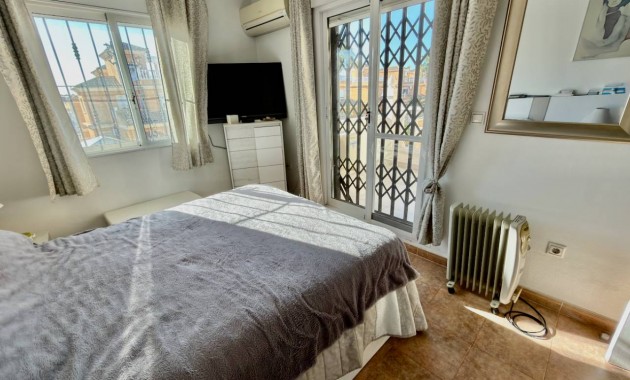 Herverkoop - Villa -
Lo Crispin