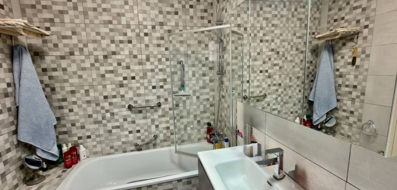 Herverkoop - Villa -
Lo Crispin