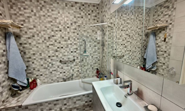 Herverkoop - Villa -
Lo Crispin