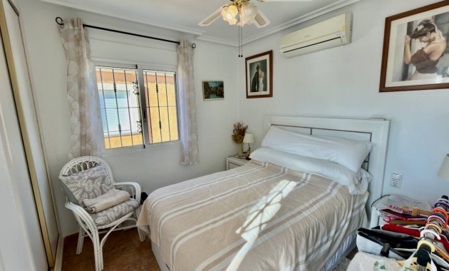 Herverkoop - Villa -
Lo Crispin