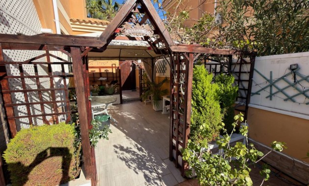 Herverkoop - Villa -
Lo Crispin