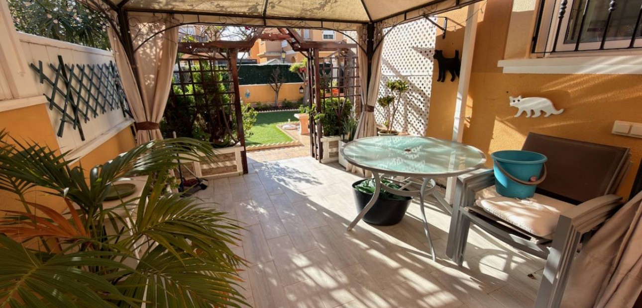 Herverkoop - Villa -
Lo Crispin