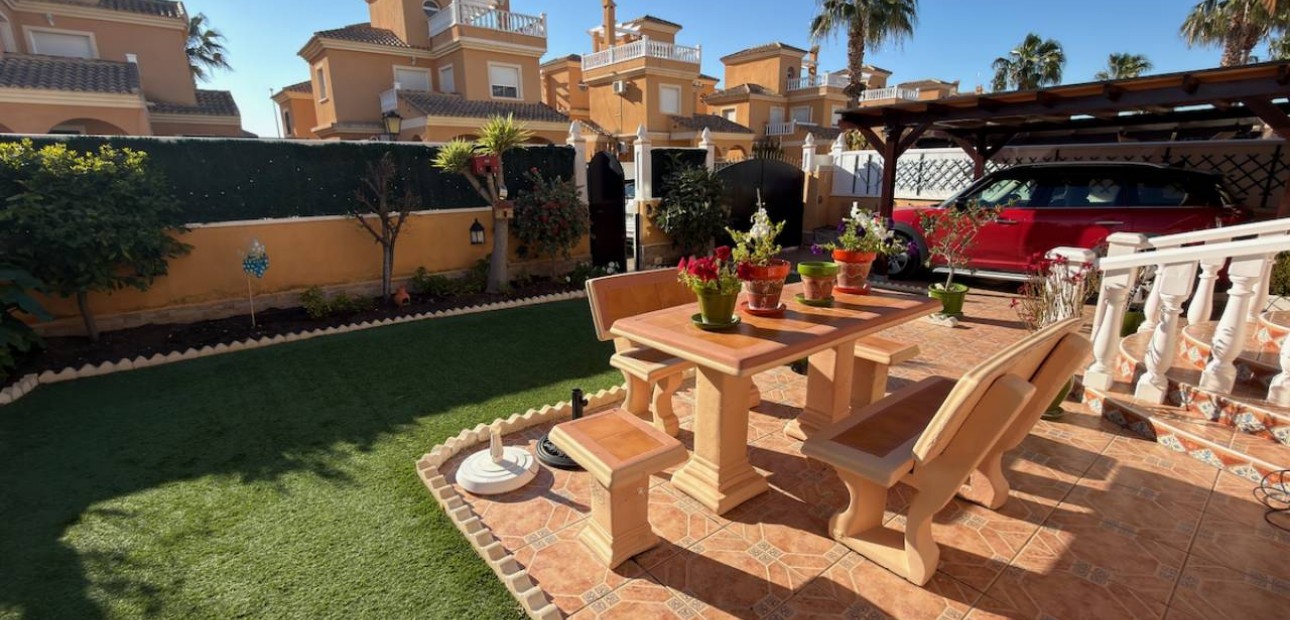 Herverkoop - Villa -
Lo Crispin