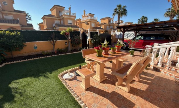 Herverkoop - Villa -
Lo Crispin