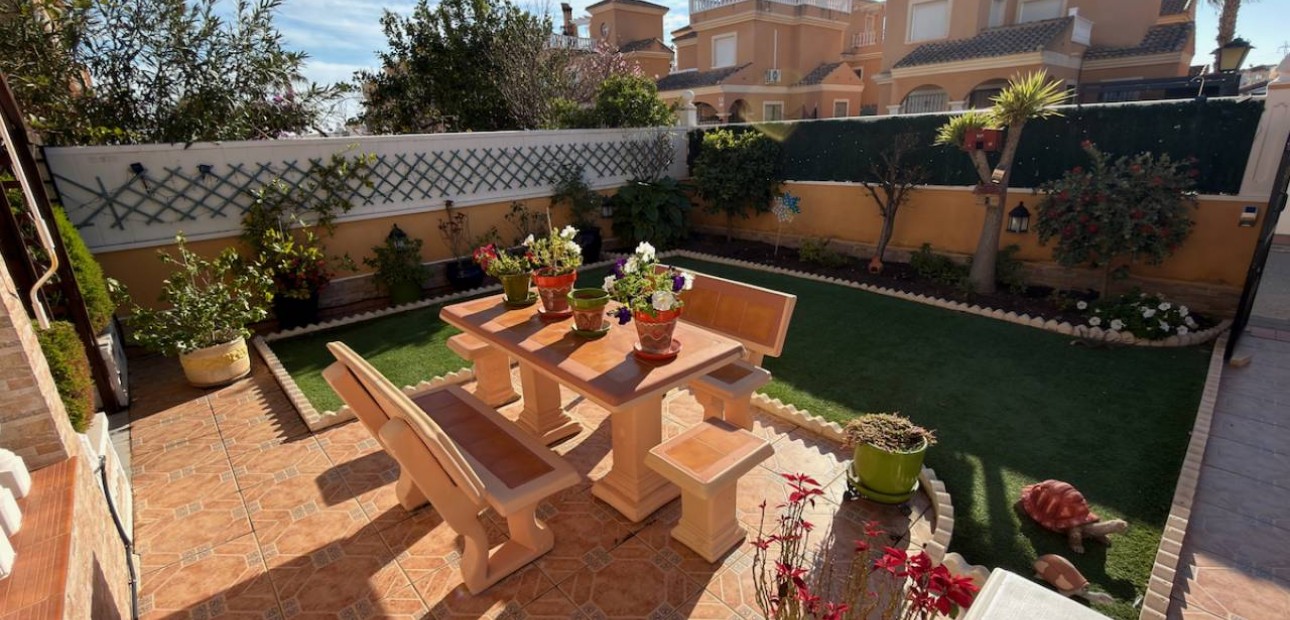 Herverkoop - Villa -
Lo Crispin