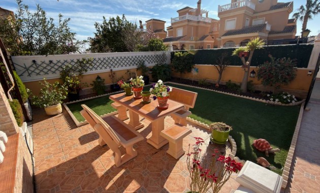 Herverkoop - Villa -
Lo Crispin