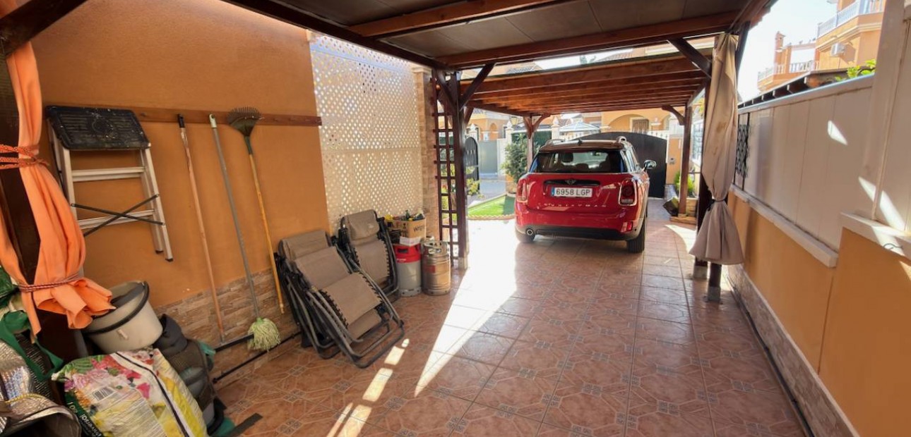 Herverkoop - Villa -
Lo Crispin