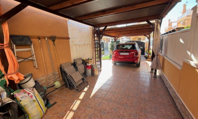 Herverkoop - Villa -
Lo Crispin