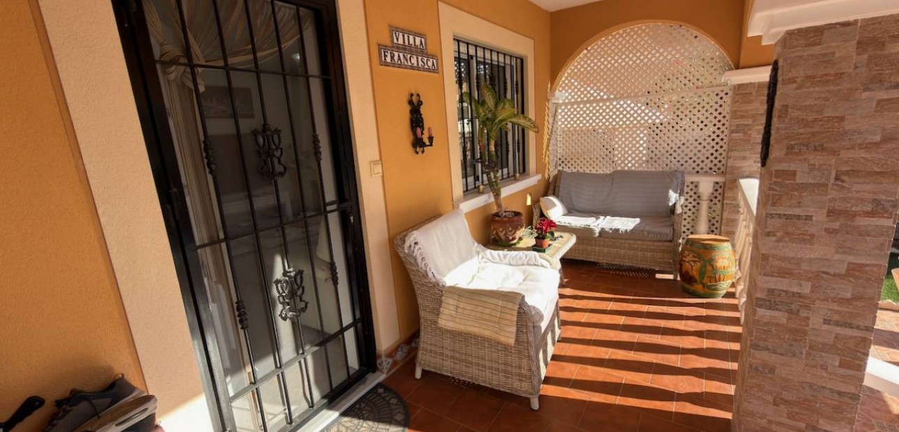 Herverkoop - Villa -
Lo Crispin