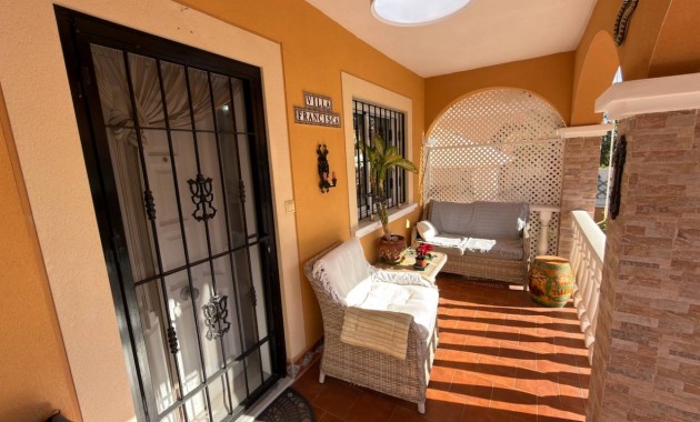 Herverkoop - Villa -
Lo Crispin