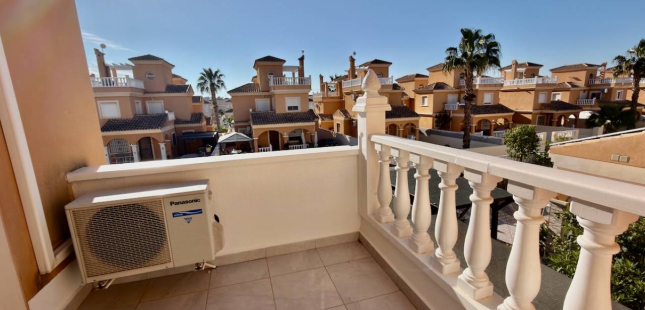 Herverkoop - Villa -
Lo Crispin