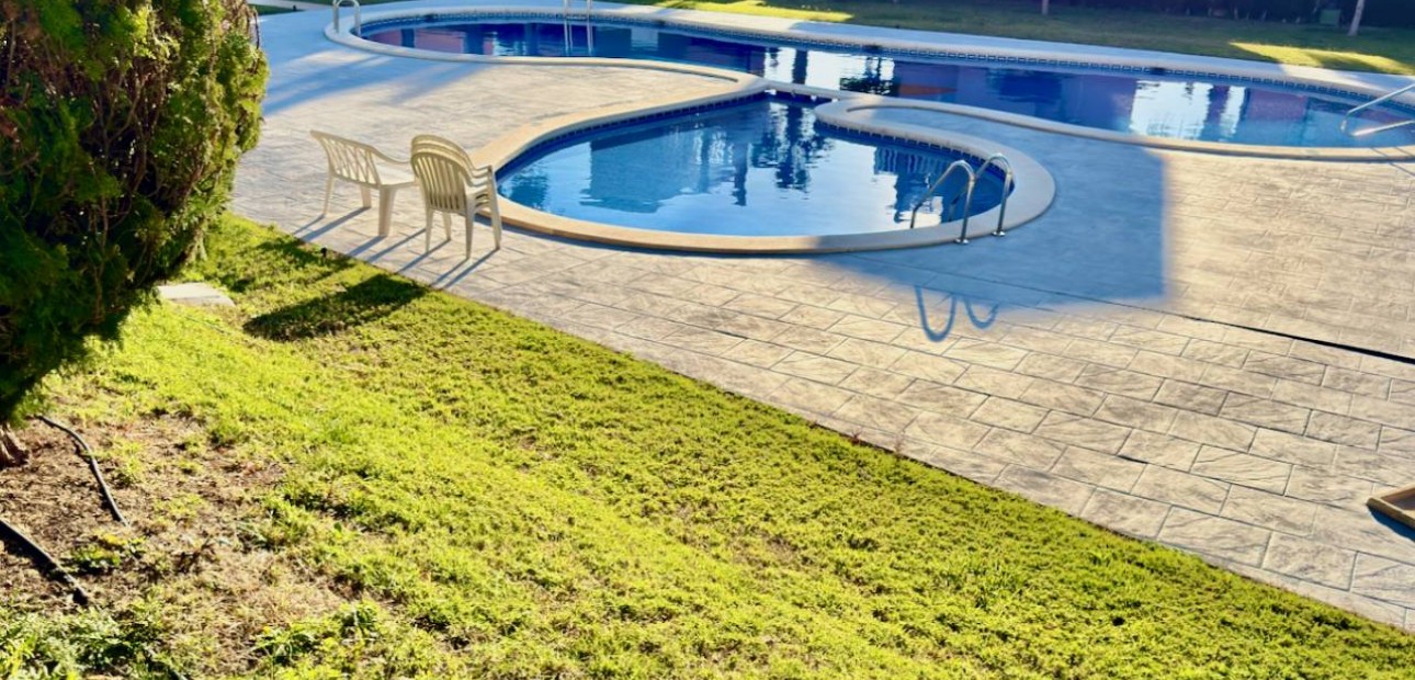 Herverkoop - Villa -
Lo Crispin