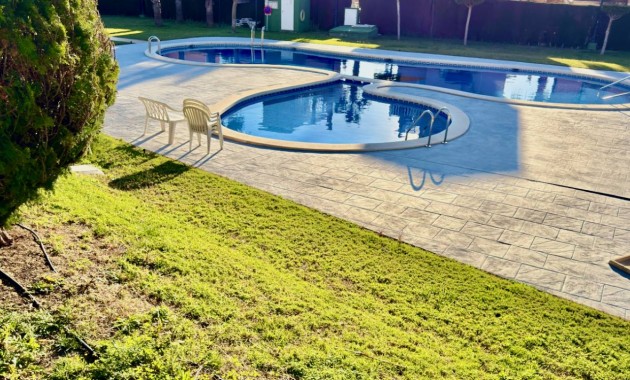 Herverkoop - Villa -
Lo Crispin