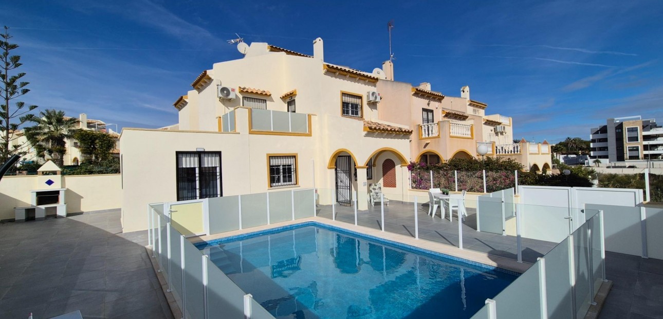 Herverkoop - Villa -
Orihuela Costa - La Zenia