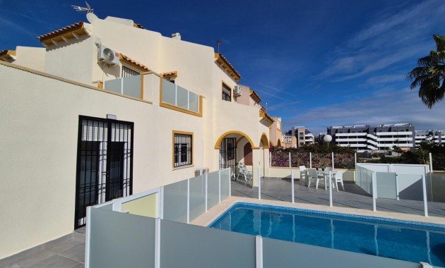 Herverkoop - Villa -
Orihuela Costa - La Zenia