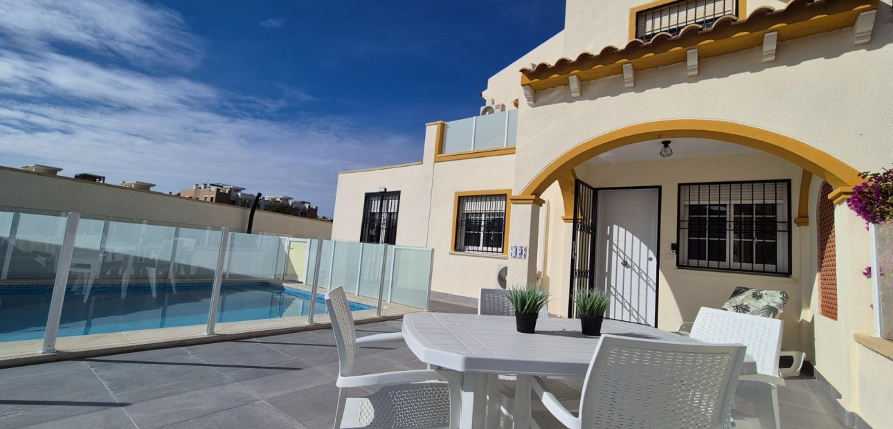 Herverkoop - Villa -
Orihuela Costa - La Zenia