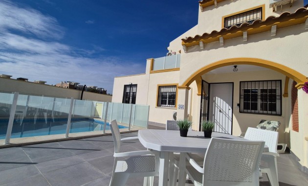 Herverkoop - Villa -
Orihuela Costa - La Zenia