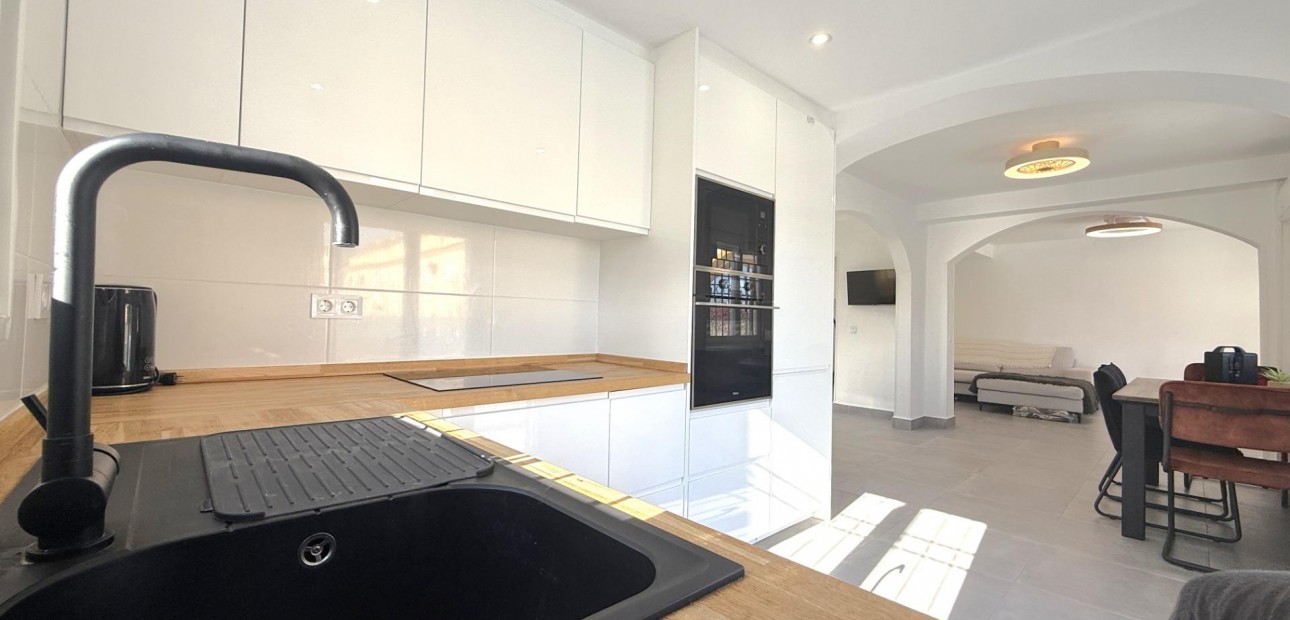 Herverkoop - Villa -
Orihuela Costa - La Zenia