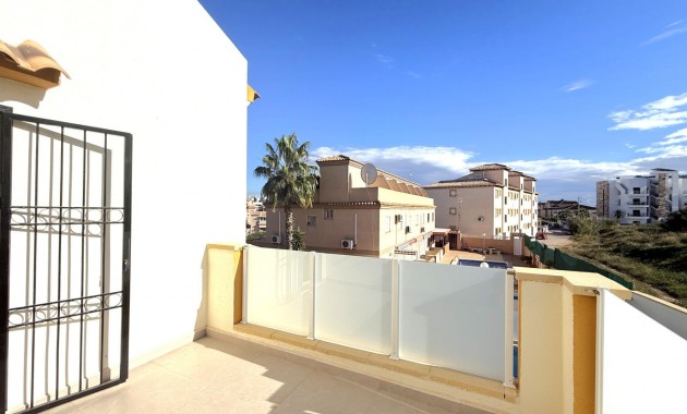 Herverkoop - Villa -
Orihuela Costa - La Zenia