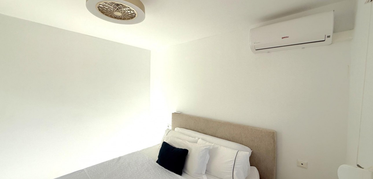 Herverkoop - Villa -
Orihuela Costa - La Zenia