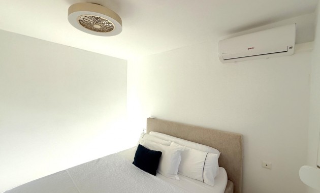 Herverkoop - Villa -
Orihuela Costa - La Zenia