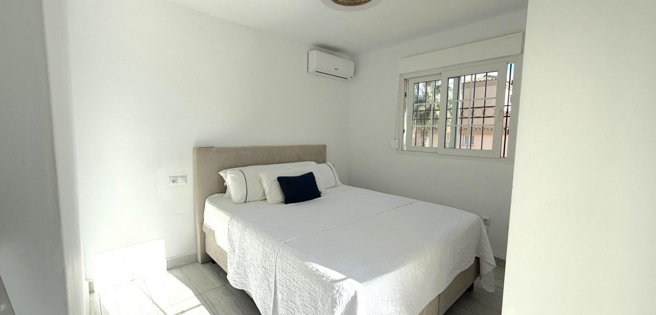 Herverkoop - Villa -
Orihuela Costa - La Zenia