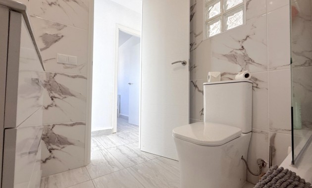 Herverkoop - Villa -
Orihuela Costa - La Zenia