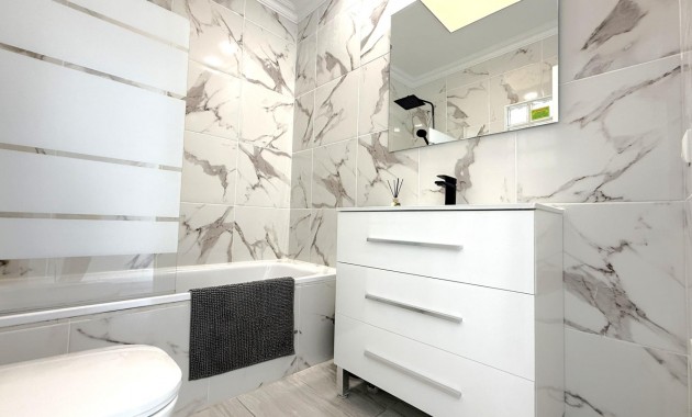 Herverkoop - Villa -
Orihuela Costa - La Zenia