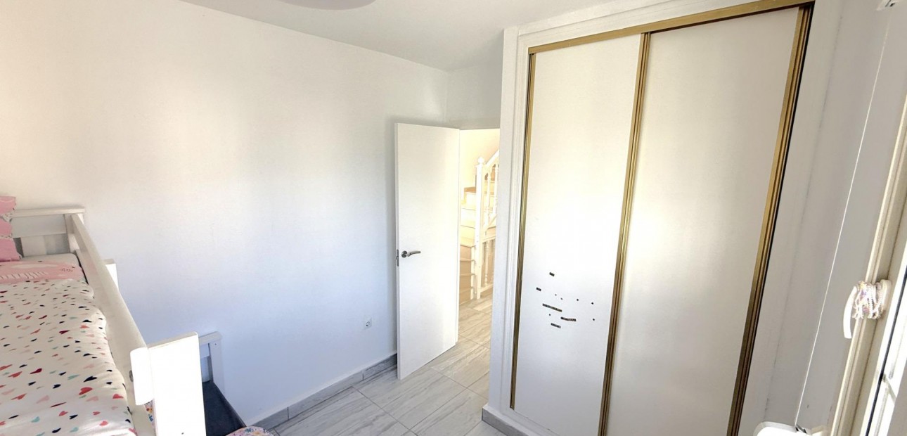 Herverkoop - Villa -
Orihuela Costa - La Zenia