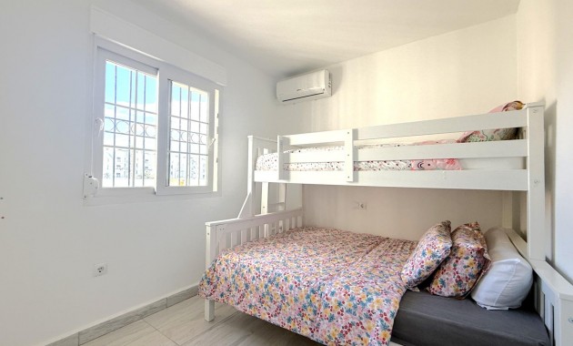 Herverkoop - Villa -
Orihuela Costa - La Zenia