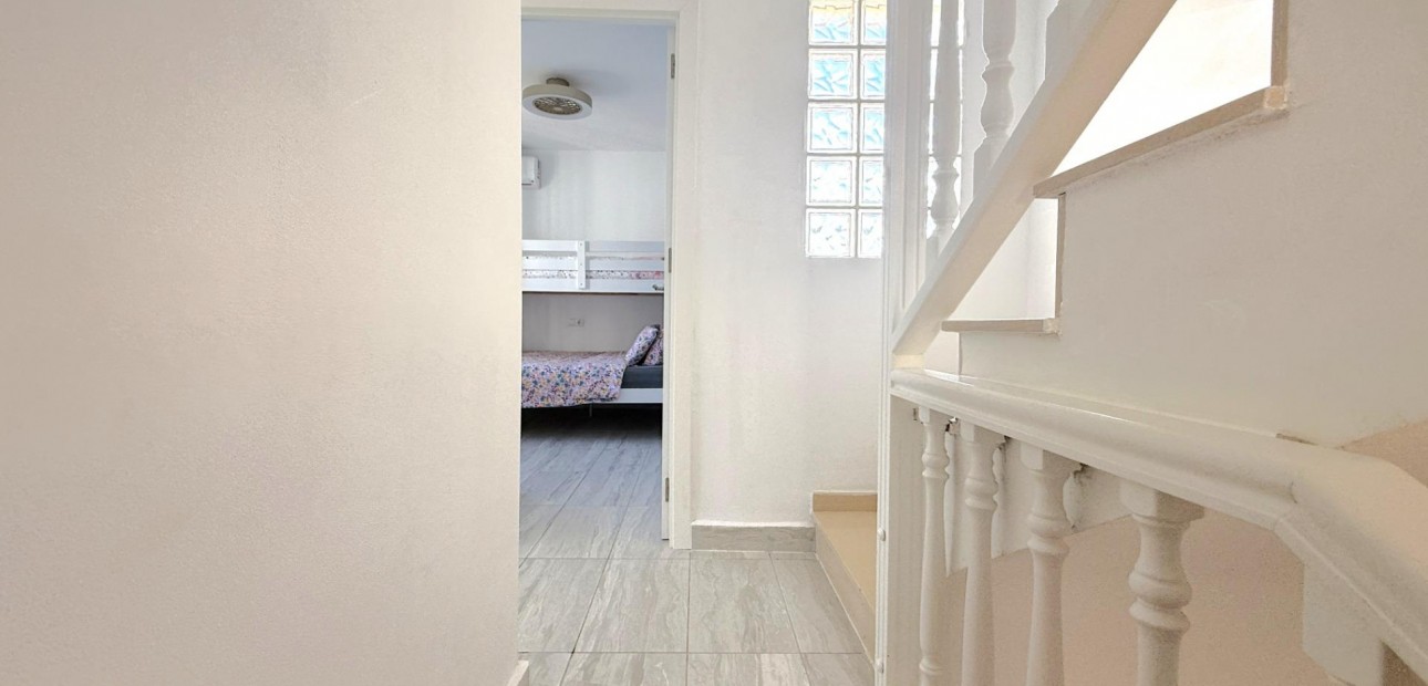 Herverkoop - Villa -
Orihuela Costa - La Zenia