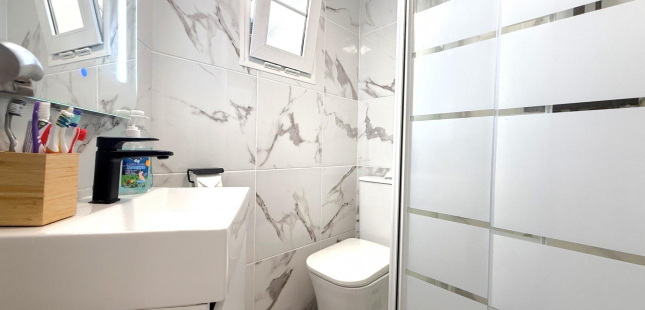 Herverkoop - Villa -
Orihuela Costa - La Zenia