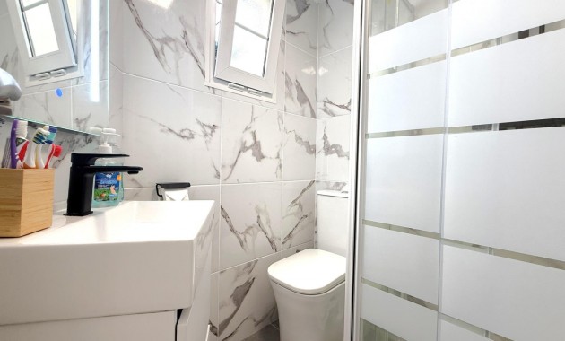 Herverkoop - Villa -
Orihuela Costa - La Zenia